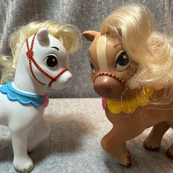 Disney Royal Petite Princess Ponies Lot - Cinderella & Belle Set of 2 - Picture 1 of 5